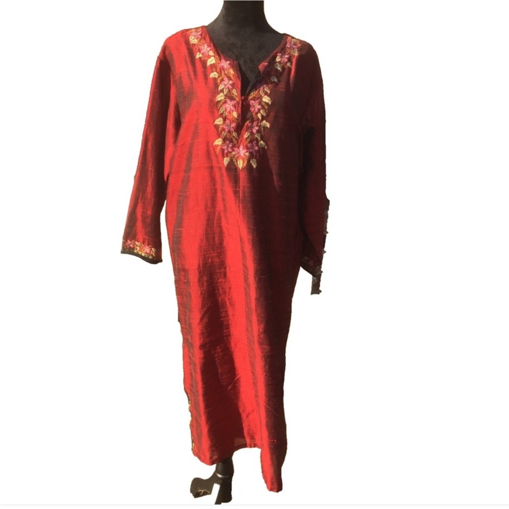 Smithsonian Institution Red/Burgundy Kurta